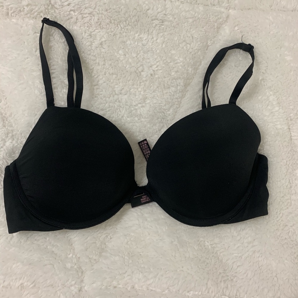 Victoria’s Secret 34D bra